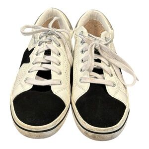 Vintage Havana, white and black size 8 1/2